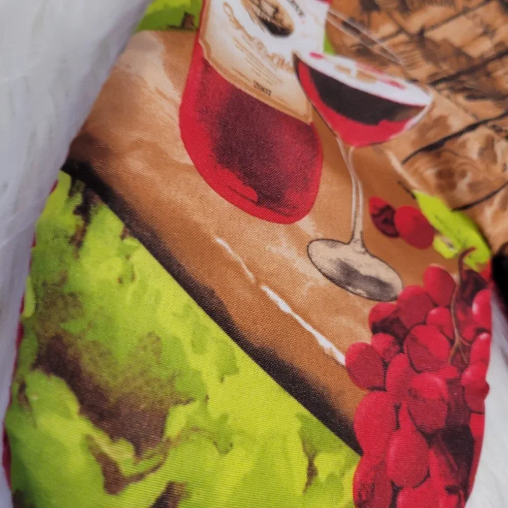 Set of 2 Winery Design Oven Mitts